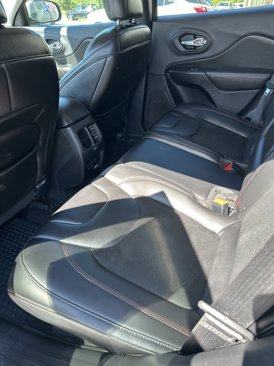 Used 2019 Jeep Cherokee Trailhawk w/ Comfort & Convenience Group image 11