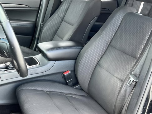 Used 2018 Jeep Grand Cherokee Laredo image 4