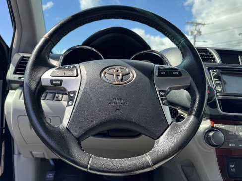 Used 2013 Toyota Highlander Limited image 20