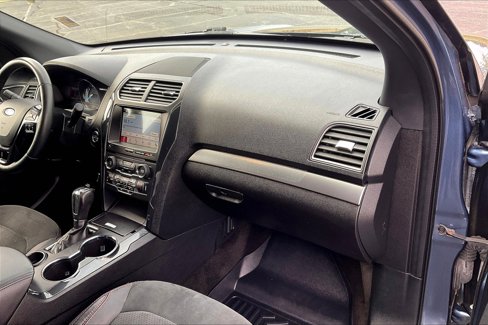 Used 2018 Ford Explorer XLT w/ Equipment Group 202A image 17