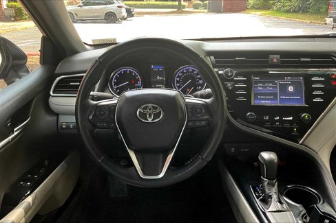 Used 2018 Toyota Camry SE w/ Convenience Package image 5