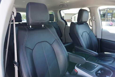 Used 2022 Chrysler Pacifica Touring-L image 31