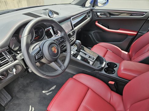 Certified 2025 Porsche Macan S image 4