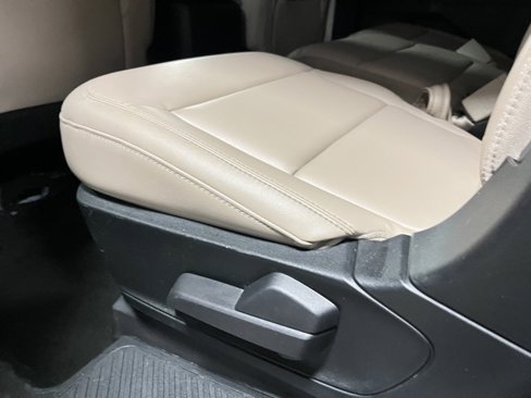 Used 2023 Ford Explorer XLT w/ Equipment Group 202A image 12