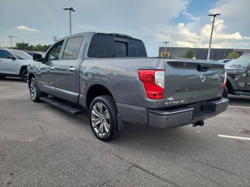 Used 2018 Nissan Titan SV w/ Chrome Package image 3