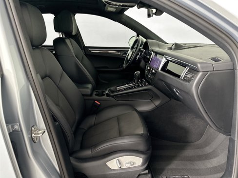 Certified 2022 Porsche Macan image 29