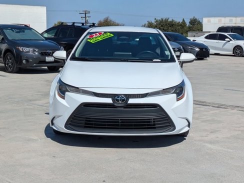 Used 2023 Toyota Corolla LE image 2