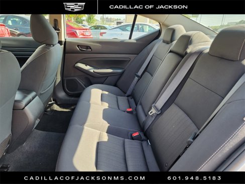 Used 2024 Nissan Altima 2.5 SV image 10