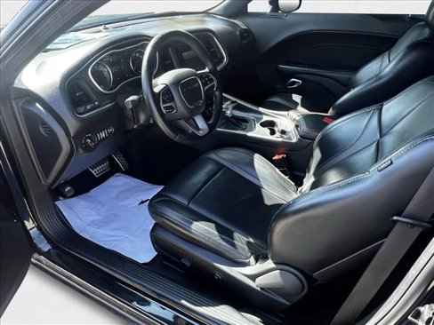 Used 2016 Dodge Challenger SXT Plus image 9