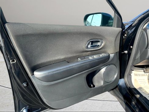 Used 2017 Honda HR-V EX image 9