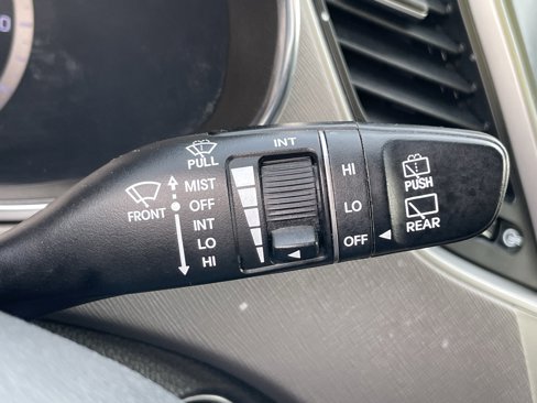 Used 2017 Hyundai Santa Fe Limited image 18