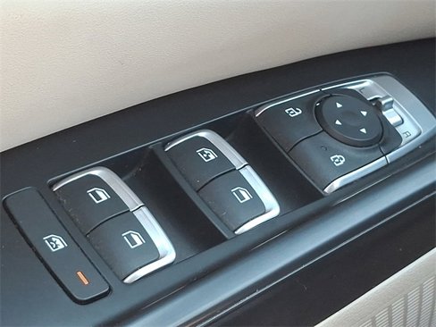 Used 2023 Kia Carnival LX image 26