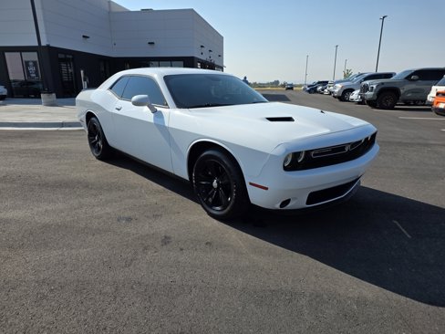 Used 2023 Dodge Challenger SXT image 3