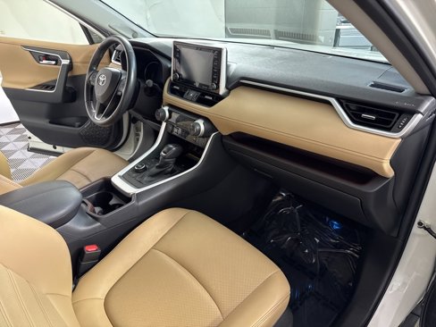 Used 2021 Toyota RAV4 Limited image 19