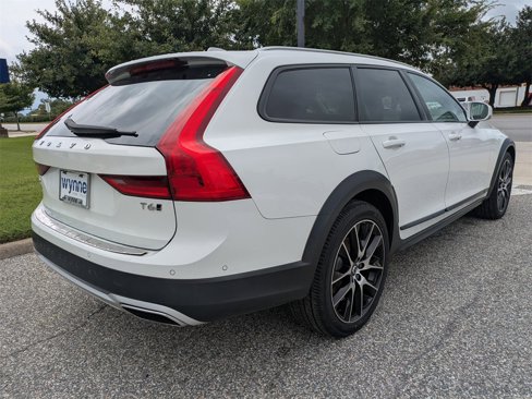 Used 2018 Volvo V90 T6 Cross Country w/ Convenience Package image 4