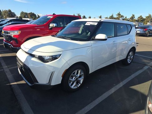Used 2024 Kia Soul LX w/ Option Group 015 image 2