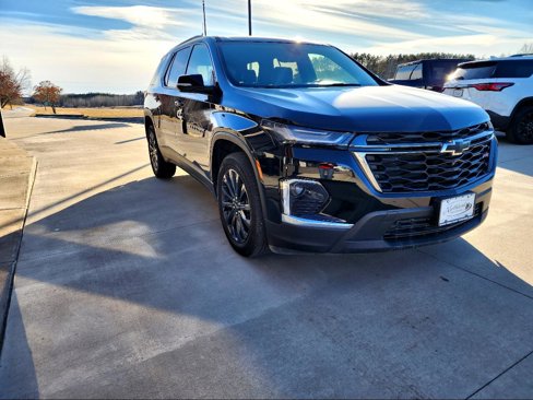 Used 2023 Chevrolet Traverse RS image 2