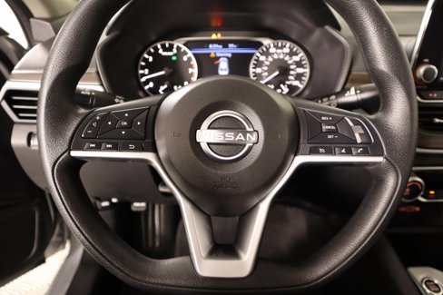 Used 2024 Nissan Altima 2.5 SV image 3
