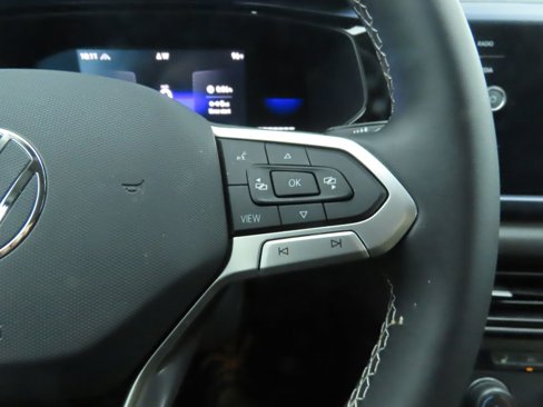 Certified 2022 Volkswagen Taos SE image 13