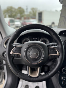 Used 2016 Jeep Renegade Latitude w/ Popular Equipment Group image 13