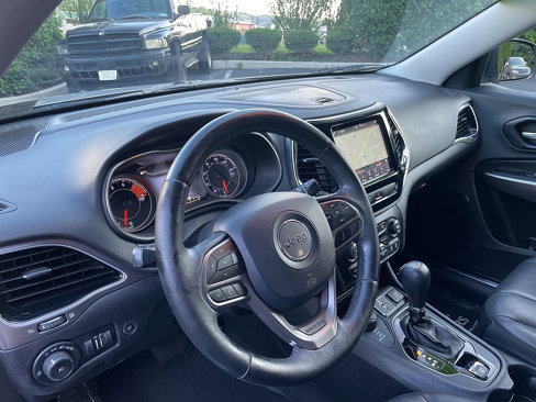 Used 2019 Jeep Cherokee Limited image 32
