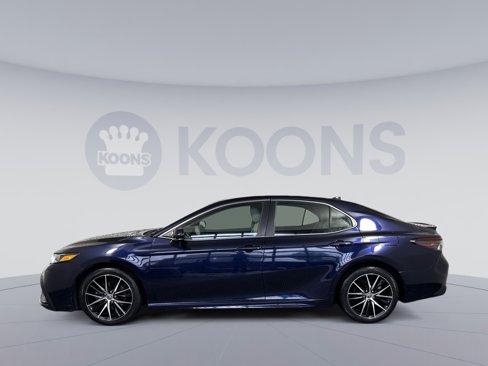Used 2021 Toyota Camry SE image 2