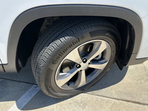 Used 2019 Jeep Cherokee Limited w/ Luxury Group image 7