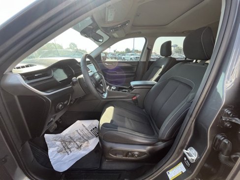 Used 2023 Jeep Grand Cherokee L Laredo w/ Luxury Tech Group I image 11