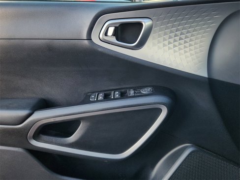 Used 2023 Kia Soul LX image 11