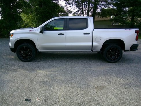 Used 2022 Chevrolet Silverado 1500 Custom Trail Boss w/ LPO, Dark Essentials Package image 2
