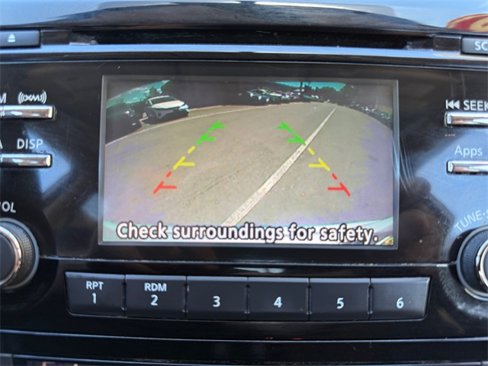 Used 2016 Nissan Rogue SV image 19
