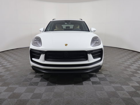 New 2025 Porsche Macan image 10
