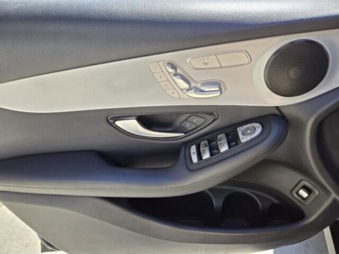 Used 2021 Mercedes-Benz GLC 300 image 23
