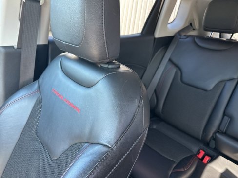 Used 2018 Jeep Compass Trailhawk w/ Navigation Group image 12