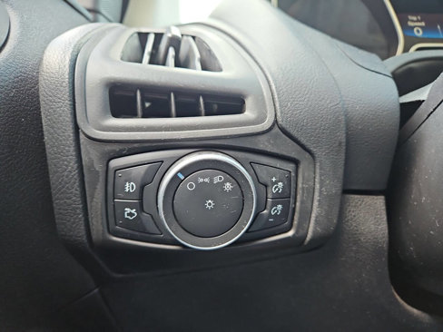 Used 2015 Ford Focus SE w/ SE Sport Package image 18