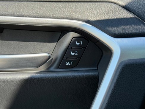Used 2023 Toyota RAV4 XLE Premium image 15