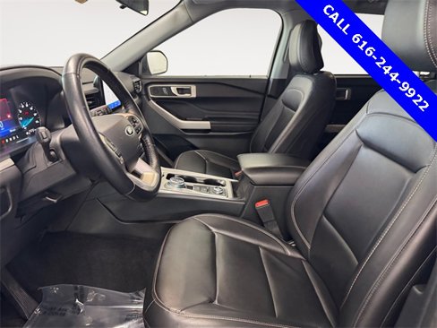 Used 2023 Ford Explorer XLT w/ Equipment Group 202A image 6