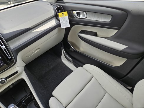New 2026 Volvo XC40 B4 Plus w/ Protection Package image 18