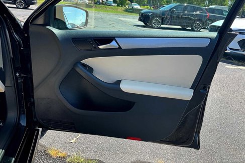 Used 2017 Volkswagen Jetta SE image 21