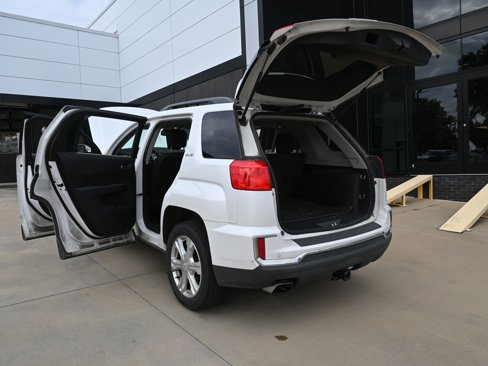 Used 2016 GMC Terrain SLE w/ Technology Package image 17