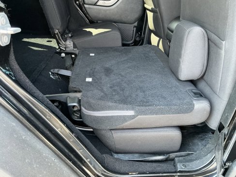Used 2018 Jeep Wrangler Unlimited Sport S image 38