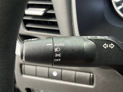 Used 2023 Nissan Rogue SV image 42