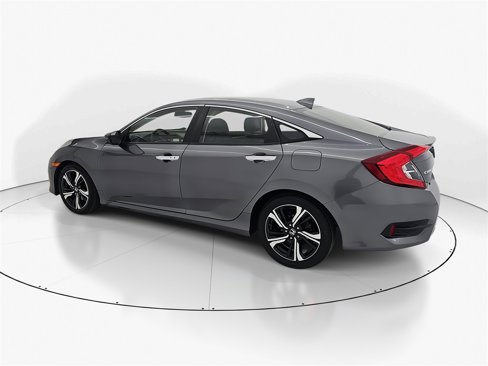 Used 2018 Honda Civic Touring image 9