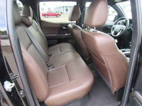 Used 2023 Toyota Tacoma Limited image 23