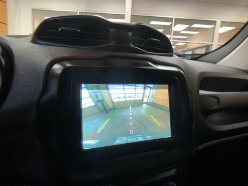Used 2018 Jeep Renegade Altitude image 16