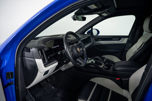 Used 2024 Porsche Cayenne E-Hybrid image 9