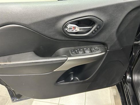 Used 2019 Jeep Cherokee High Altitude image 8