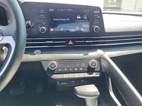 Used 2023 Hyundai Elantra SEL w/ Preferred Accessory Package image 10