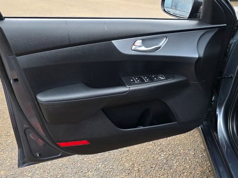 Used 2023 Kia Forte LXS w/ LXS Technology Package image 21