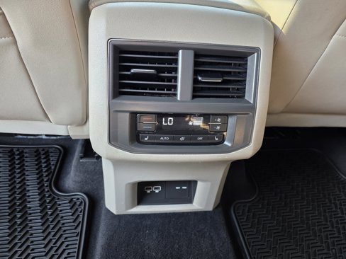 Used 2019 Volkswagen Atlas SEL Premium image 29